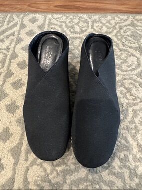 Donald J. Pliner Black Crossover Slip-On Mules